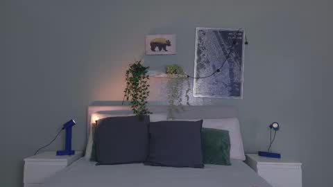 NICKI FOX  online show from November 28, 2025, 9:17 pm