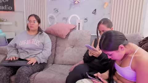 nicky_as online show from February 18, 2026, 3:08 pm