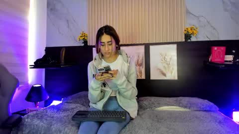 nicky_as online show from February 25, 2026, 4:05 pm