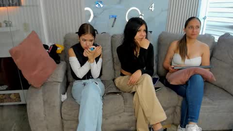 nicky_as online show from March 18, 2026, 2:09 pm