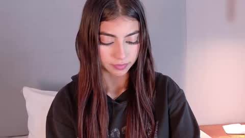 nicky_belmonth online show from February 10, 2025, 5:52 pm