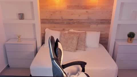 Nicky  online show from October 1, 2025, 3:01 am