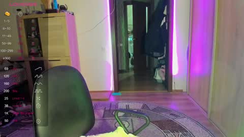 Nicky Weekends online show from March 5, 2025, 10:32 pm