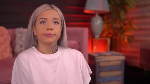 Nicky online show from November 7, 2025, 7:03 pm