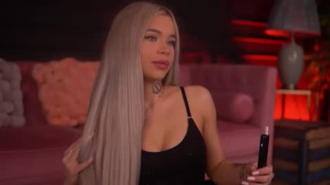 Nicky online show from November 16, 2025, 7:08 pm