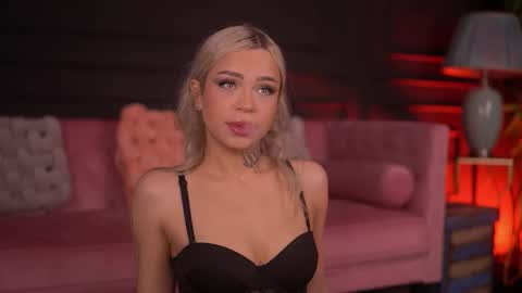 Nicky online show from November 22, 2025, 7:02 pm