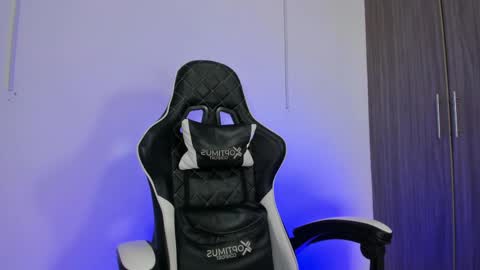 Nicky  online show from September 20, 2025, 1:34 pm