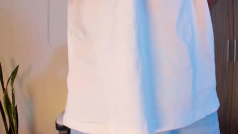 Nicky  online show from October 16, 2025, 12:06 pm