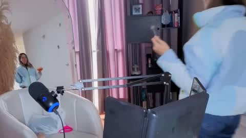 Nicky online show from February 2, 2026, 8:18 pm