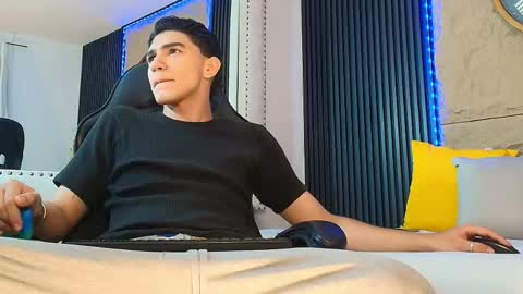 nico_monroet online show from June 2, 2026, 9:39 pm