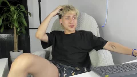 Nico  online show from September 22, 2025, 3:52 am