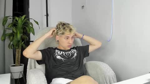 Nico  online show from September 24, 2025, 4:16 am