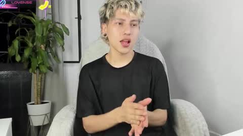 Nico  online show from November 4, 2025, 1:16 am