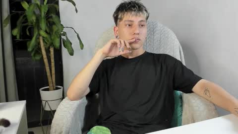 Nico  online show from November 17, 2025, 4:29 am