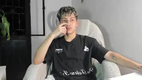 Nico  online show from December 14, 2025, 11:31 pm