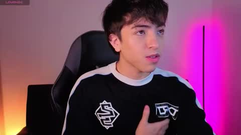 Nicolas online show from December 1, 2025, 8:03 pm