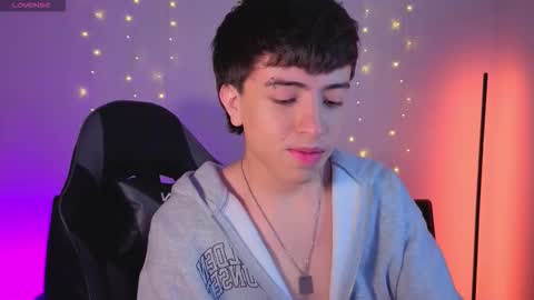 Nicolas online show from December 5, 2025, 8:05 pm