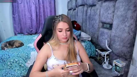 Snapshot of nicol_080 chatting on April 21, 2026, 7:28 pm YuliEM online show from April 21, 2026, 7:28 pm