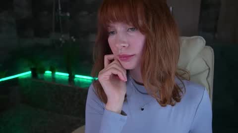 Nicol Moonn online show from November 19, 2025, 6:35 am