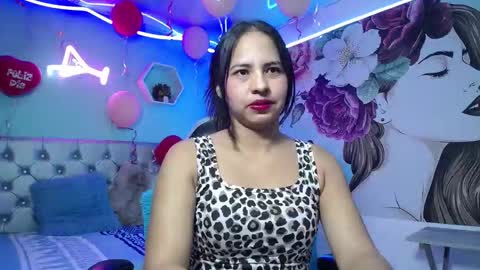 nicol_ross19 online show from February 16, 2026, 3:02 am