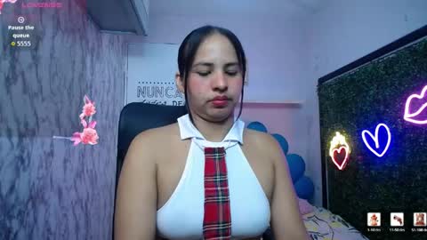 nicol_ross19 online show from May 25, 2026, 7:09 pm
