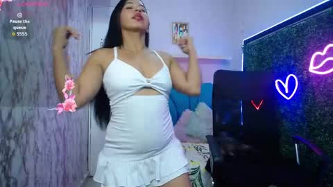 nicol_ross19 online show from May 28, 2026, 7:11 pm