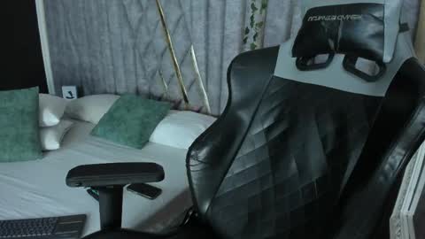 Nicolai online show from April 19, 2026, 12:37 pm