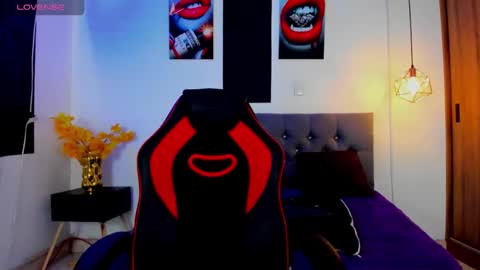 nicolas_james_sc online show from October 28, 2025, 1:36 pm