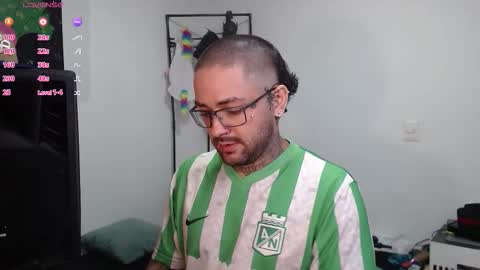 nicolas online show from December 22, 2025, 4:09 am