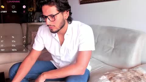 nicolasrodrii online show from January 28, 2025, 8:47 pm