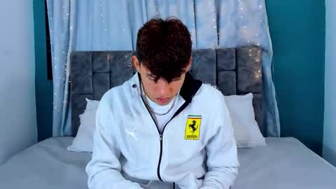 nicolastorres__ online show from December 18, 2025, 7:14 am