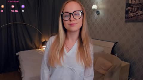 Nicoletta online show from October 21, 2025, 2:40 pm