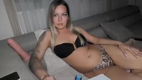 Snapshot of nicole122031 chatting on May 9, 2026, 9:20 pm Secret Amateur HuGirl online show from May 9, 2026, 9:20 pm