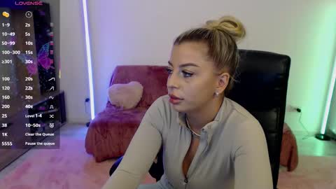 Nico online show from September 20, 2025, 4:41 pm