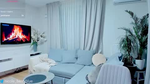 Nicole online show from November 16, 2025, 8:47 pm