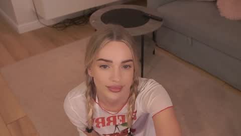 Snapshot of nicole_blueberry chatting on July 3, 2026, 8:37 pm Nicole online show from July 3, 2026, 8:37 pm