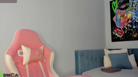 Snapshot of nicole_charm chatting on December 16, 2025, 12:15 am GMT7TueWedThSu 0300am-0900am. Sa 1000am-0400pm online show from December 16, 2025, 12:15 am