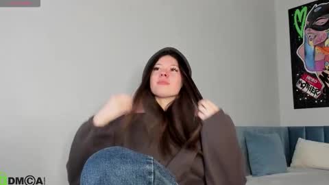 Snapshot of nicole_charm chatting on December 18, 2025, 11:44 pm GMT7TueWedThSu 0300am-0900am. Sa 1000am-0400pm online show from December 18, 2025, 11:44 pm