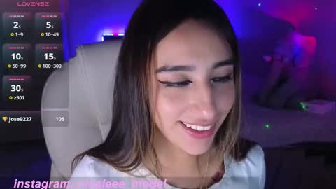 Snapshot of nicole_edwards chatting on September 21, 2025, 9:00 am Nicole online show from September 21, 2025, 9:00 am