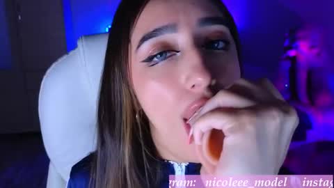 Snapshot of nicole_edwards chatting on October 23, 2025, 4:01 am Nicole online show from October 23, 2025, 4:01 am