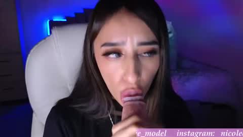 Snapshot of nicole_edwards chatting on December 5, 2025, 6:11 am Nicole online show from December 5, 2025, 6:11 am