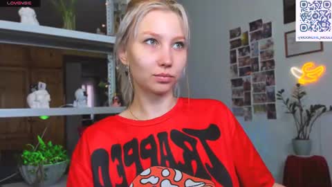 Nicole online show from July 23, 2026, 2:31 am