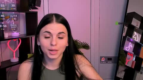 nicole_muah online show from November 9, 2025, 9:29 am