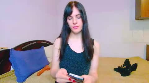 Nicole online show from September 23, 2025, 5:21 am