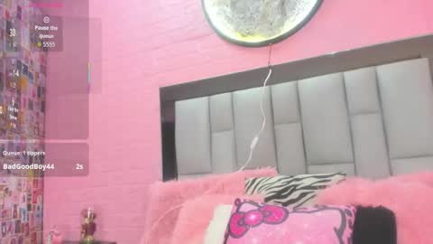 nicole_rosales online show from September 25, 2025, 8:12 pm