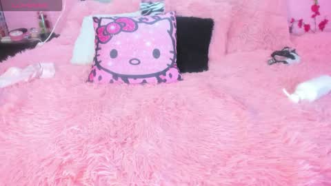 nicole_rosales online show from November 18, 2025, 11:26 pm