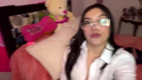 Nicole online show from October 15, 2025, 4:45 am