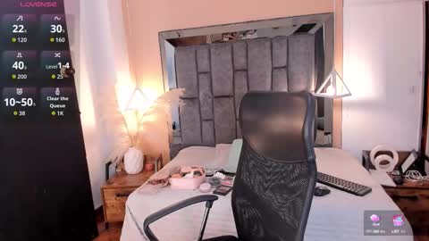 N A T A L I A online show from September 26, 2025, 7:29 pm