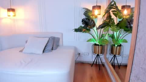 N A T A L I A online show from April 21, 2026, 2:51 am