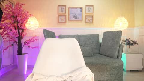 Nicole Crawft online show from November 5, 2025, 7:03 pm